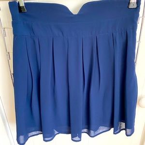 High waisted, mini skirt